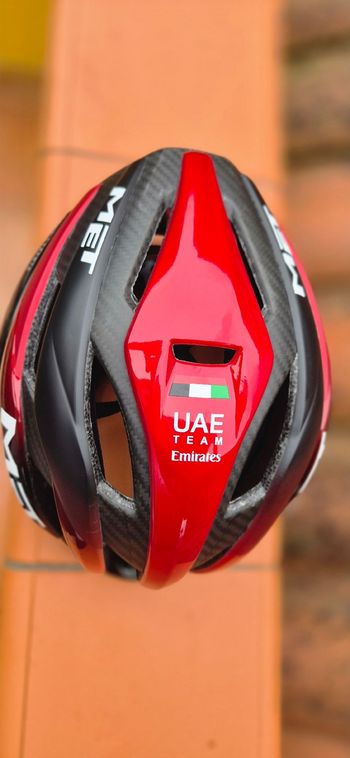 Used MET Trenta 3K Carbon UAE Team Emirates 2024 bike — image 3 of 6