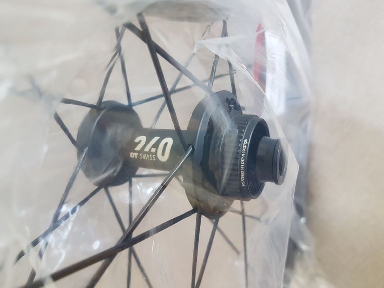 Used Dt Swiss ARC 1400 Dicut Carbon 62 mm Disc Clincher 12x100 DT 240 Hub bike — image 13 of 23