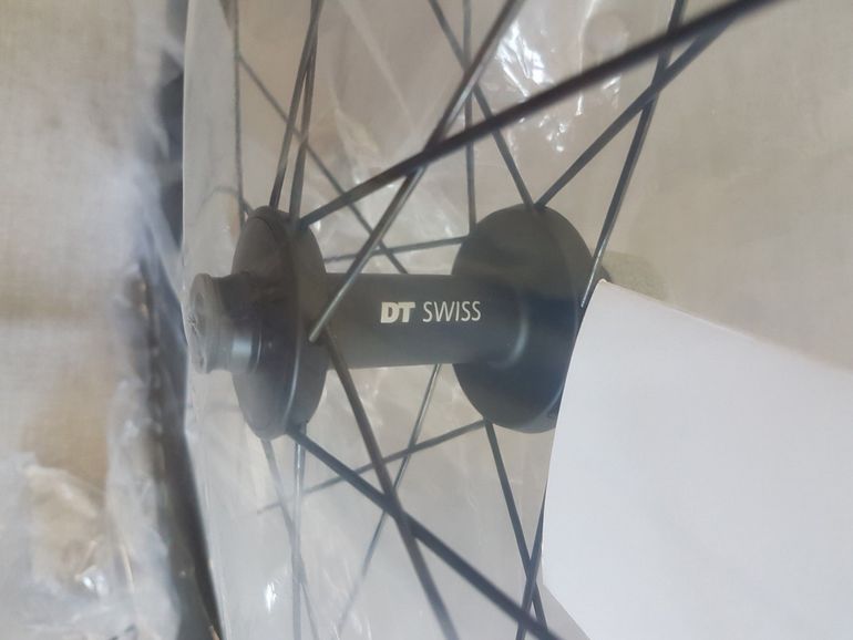 Used Dt Swiss ARC 1400 Dicut Carbon 62 mm Disc Clincher 12x100 DT 240 Hub bike — image 15 of 23