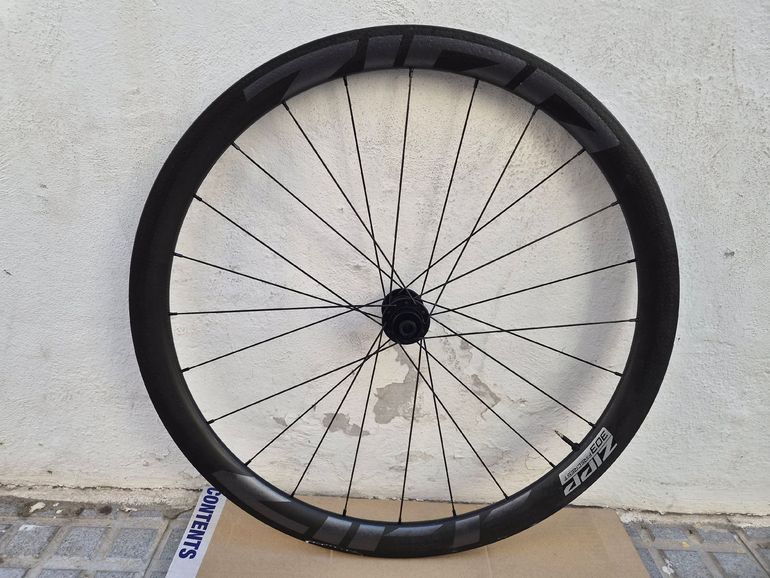 Used Zipp 303 firecrest 2025 bike — image 1 of 5