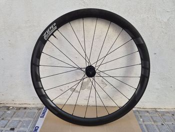 Used Zipp 303 firecrest 2025 bike — image 2 of 5