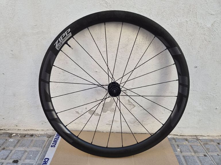 Used Zipp 303 firecrest 2025 bike — image 2 of 5
