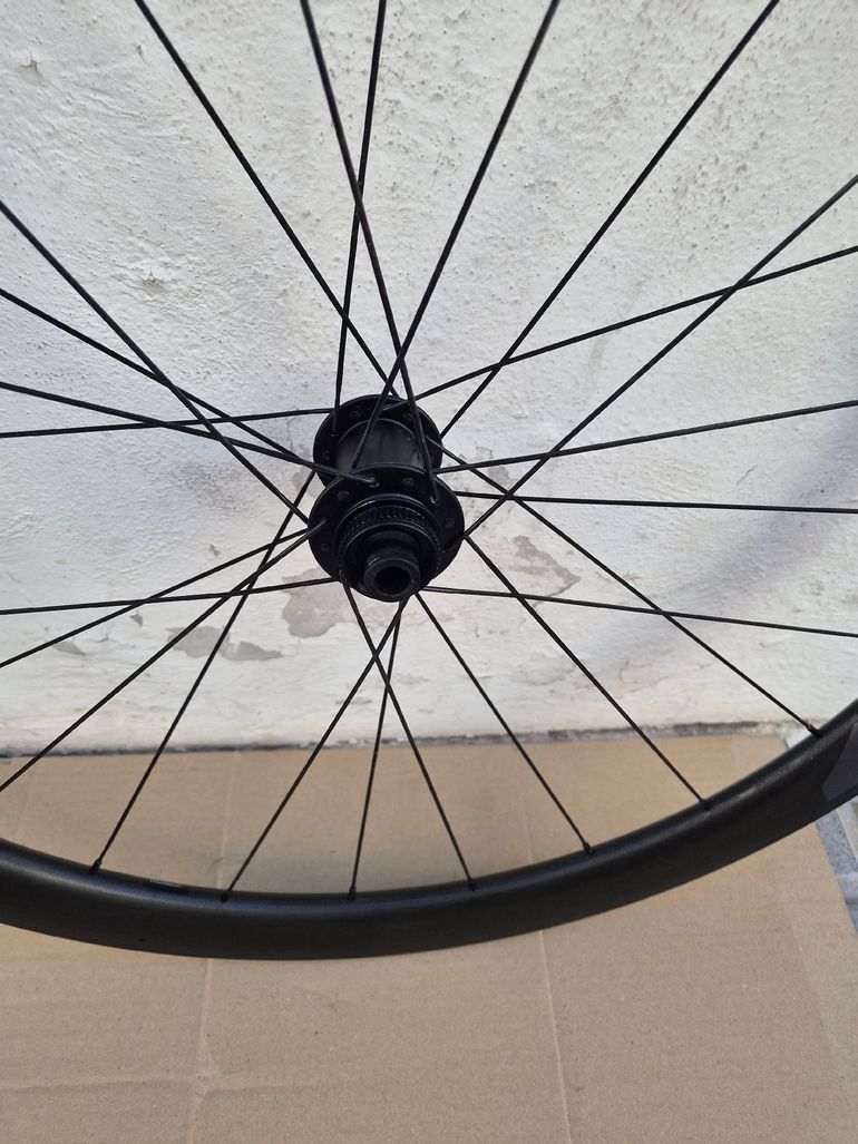 Used Zipp 303 firecrest 2025 bike — image 3 of 5