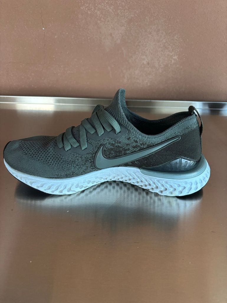 Used Nike epic react flyknit 2 bike — image 3 of 4