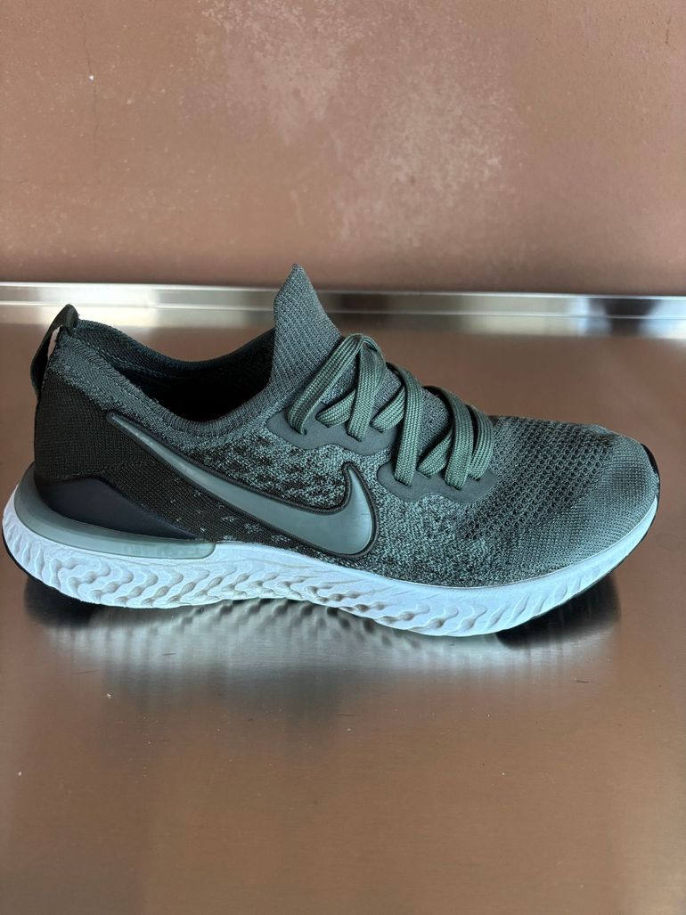 Used Nike epic react flyknit 2 bike — image 4 of 4