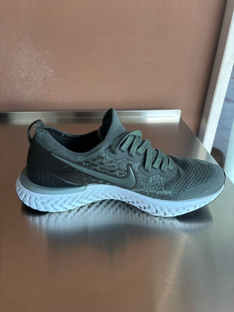 Used Nike epic react flyknit 2 bike — image 1 of 4