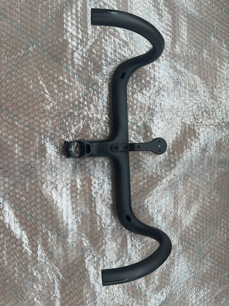 Used Cadex Race Handlebar 2024 bike — image 3 of 7