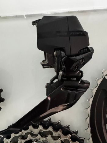 Used Sram Force AXS Groupset 2025 bike — image 4 of 9