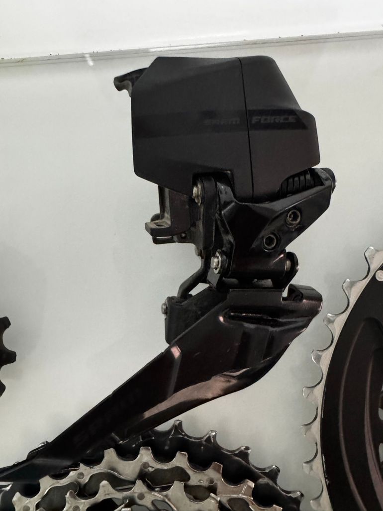 Used Sram Force AXS Groupset 2025 bike — image 4 of 9