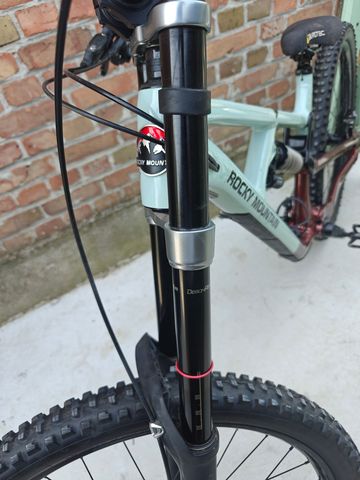 Used RockShox Boxxer Select Fork 2023 bike — image 4 of 5