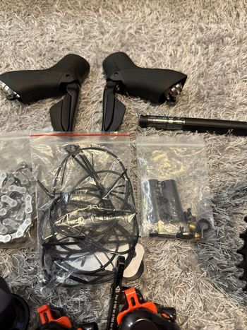 Used Shimano Ultegra Di2 R8170 Groupset (12-Speed) - 165mm Crankset bike — image 7 of 7