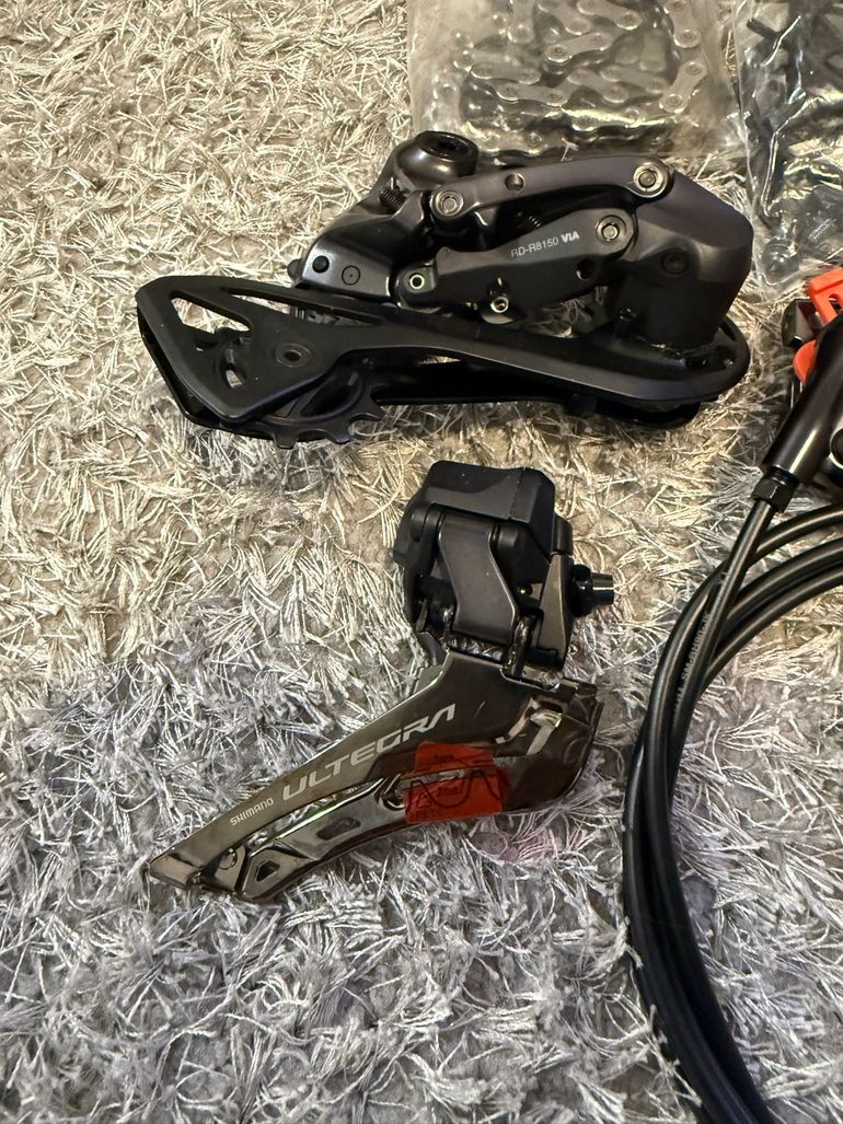 Used Shimano Ultegra Di2 R8170 Groupset (12-Speed) - 165mm Crankset bike — image 6 of 7
