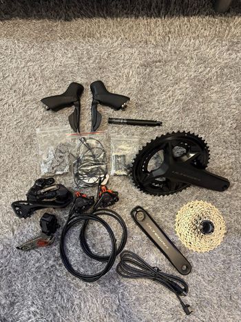 Used Shimano Ultegra Di2 R8170 Groupset (12-Speed) - 165mm Crankset bike