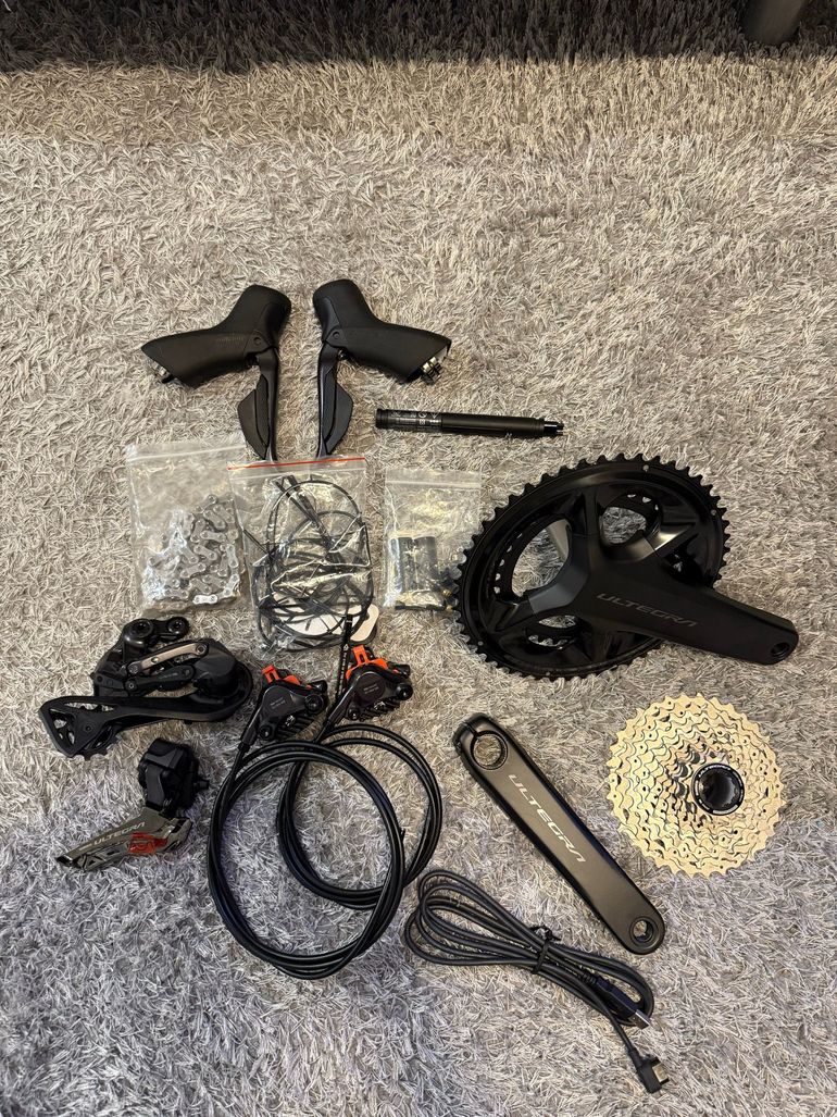 Used Shimano Ultegra Di2 R8170 Groupset (12-Speed) - 165mm Crankset bike — image 1 of 7