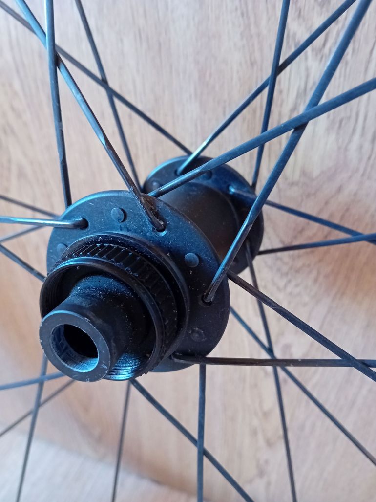 Used Zipp 303 Firecrest Tubeless Disc-brake Front Wheel bike — image 4 of 6