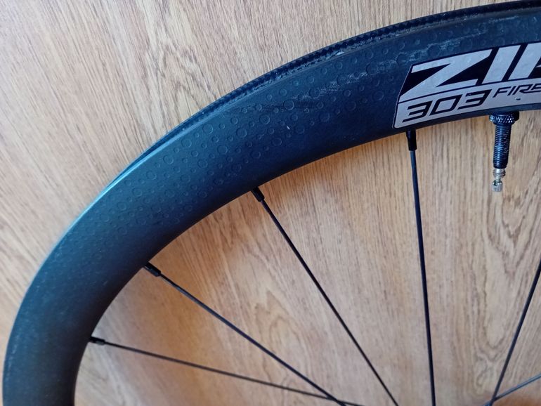 Used Zipp 303 Firecrest Tubeless Disc-brake Front Wheel bike — image 3 of 6