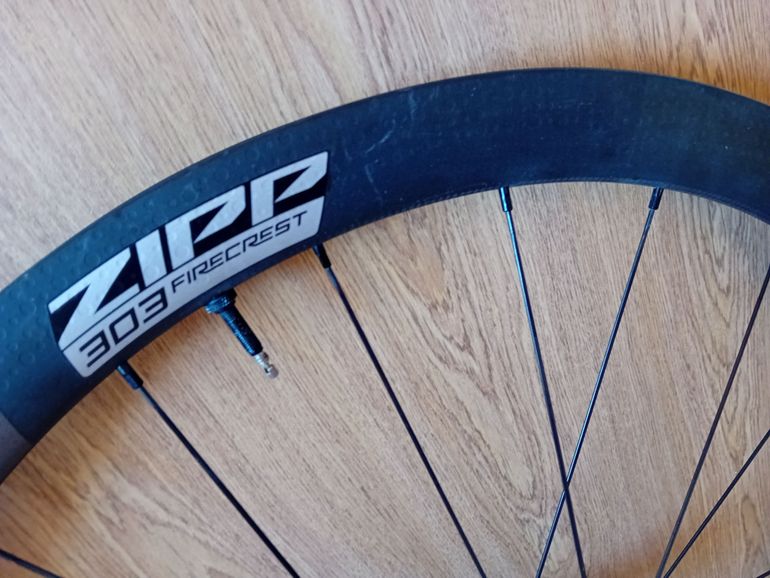Used Zipp 303 Firecrest Tubeless Disc-brake Front Wheel bike — image 6 of 6