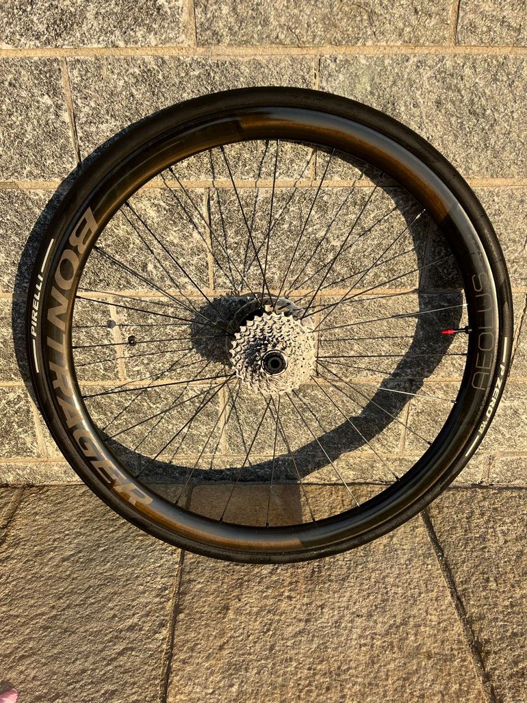 Used Bontrager Aeolus RSL 37 TLR Disc Road Wheel bike — image 1 of 7