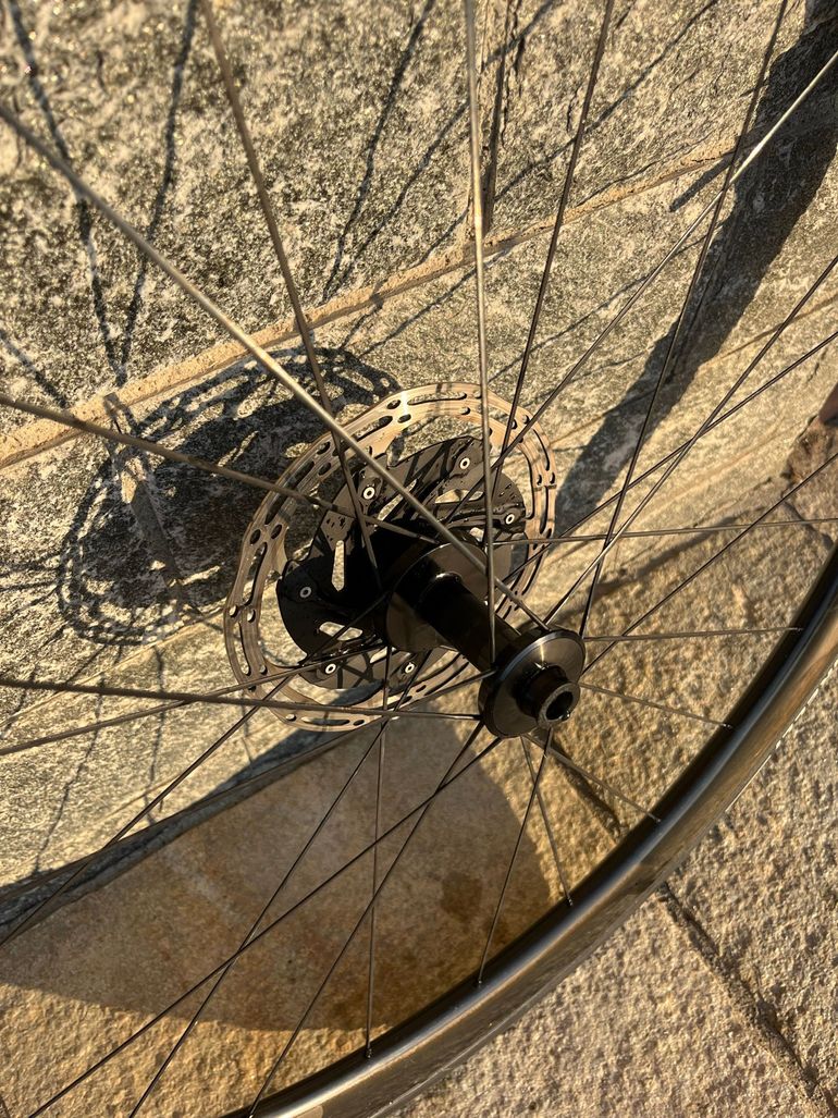 Used Bontrager Aeolus RSL 37 TLR Disc Road Wheel bike — image 5 of 7