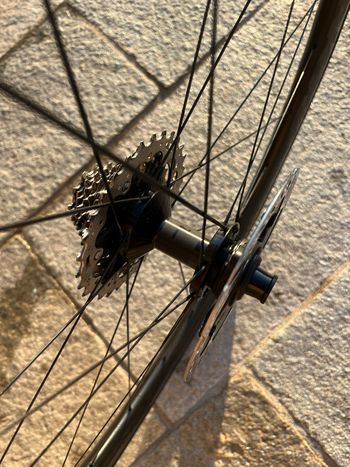Used Bontrager Aeolus RSL 37 TLR Disc Road Wheel bike — image 4 of 7