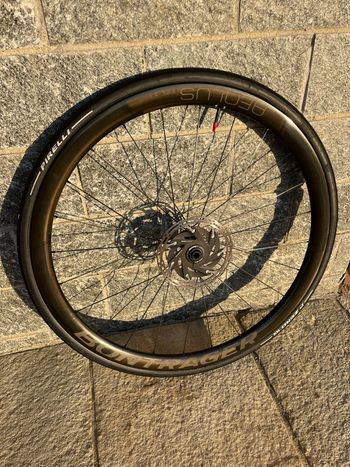 Used Bontrager Aeolus RSL 37 TLR Disc Road Wheel bike — image 2 of 7