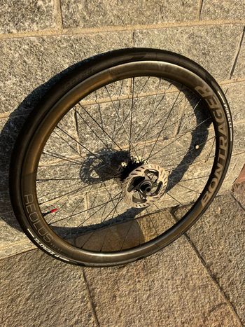 Used Bontrager Aeolus RSL 37 TLR Disc Road Wheel bike — image 7 of 7