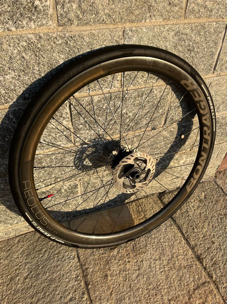 Used Bontrager Aeolus RSL 37 TLR Disc Road Wheel bike — image 7 of 7