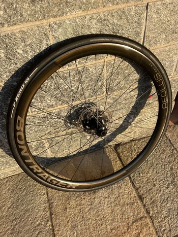 Used Bontrager Aeolus RSL 37 TLR Disc Road Wheel bike — image 6 of 7