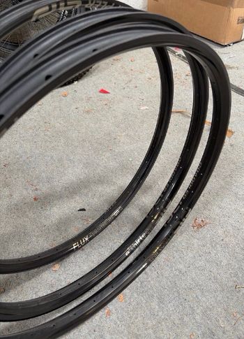 Used E*Thirteen Optimus Race Carbon Trail Rim bike — image 2 of 2