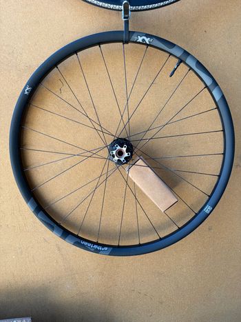 Used E*Thirteen XCX Race IW28 Carbon 29" Wheelset 2025 bike — image 2 of 8