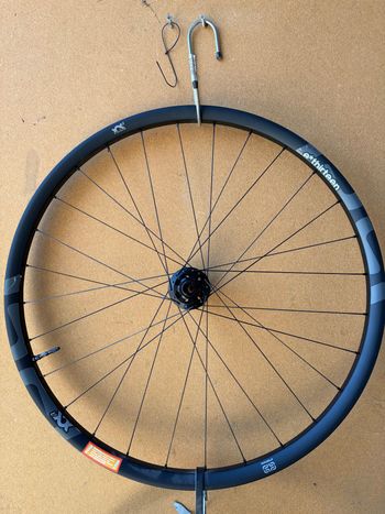 Used E*Thirteen XCX Race IW28 Carbon 29" Wheelset 2025 bike — image 7 of 8