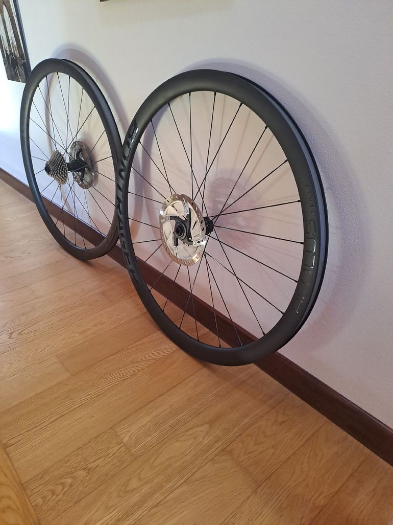 Used Bontrager aeolus pro 37 2021 bike — image 4 of 13
