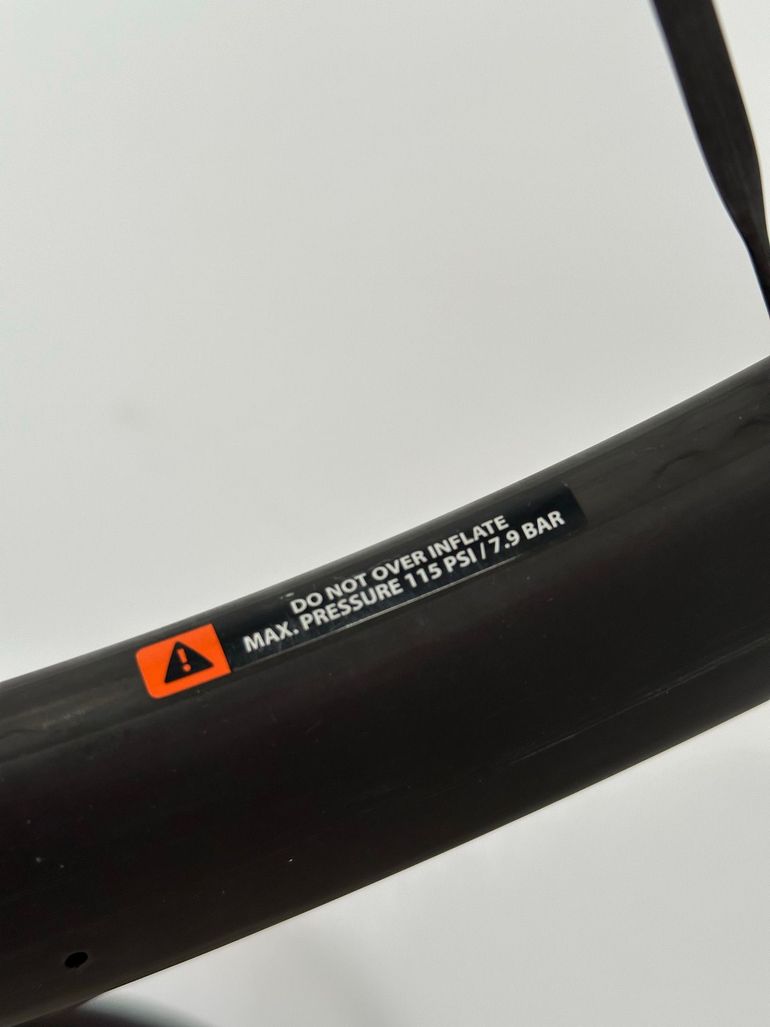 Used Cadex Max 40 Disc Tubeless 2025 bike — image 3 of 12
