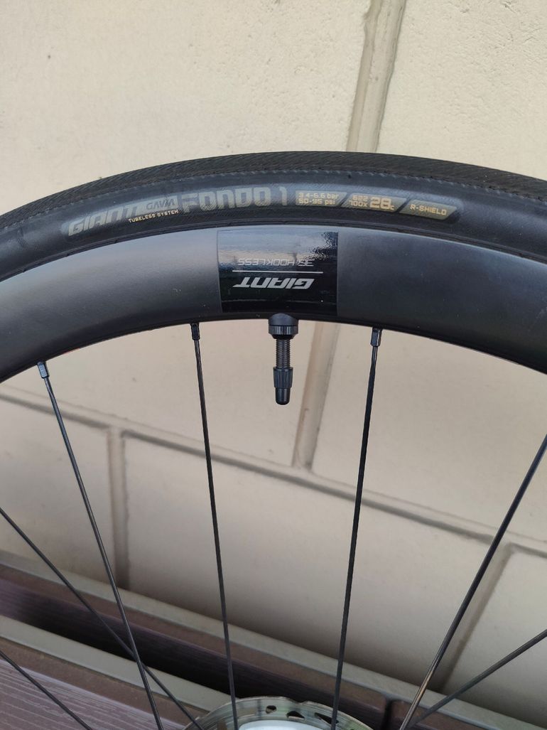 Used Giant Carbon Alto Profilo 36 Tubeless Disc Shimano 11-speed 11-34 2023 bike — image 2 of 5