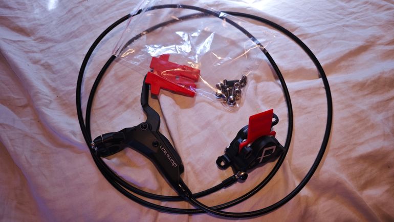 Used Hayes Dominion T2 bike — image 1 of 4