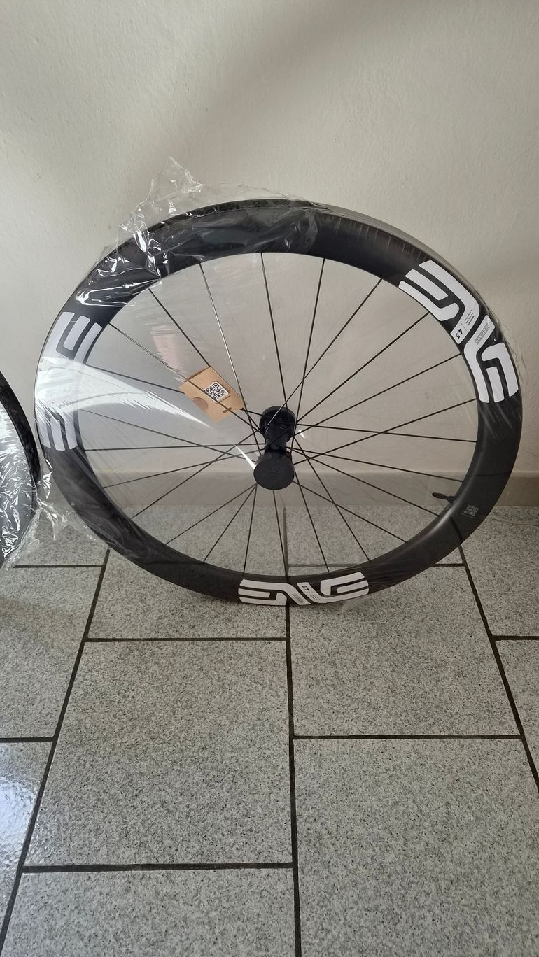 Used Enve SES 4.5 Wheelset 2026 bike — image 2 of 8