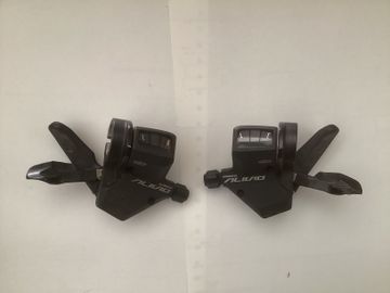 Shimano Alivio 3 x 9 vitesses Drivetrain & Pedals d'occasion