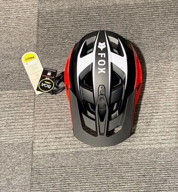 Used Fox Racing Speedframe Pro Helmet 2025 bike — image 3 of 4