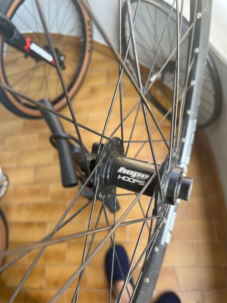 Used Hope dt swiss E532 bike — image 2 of 2