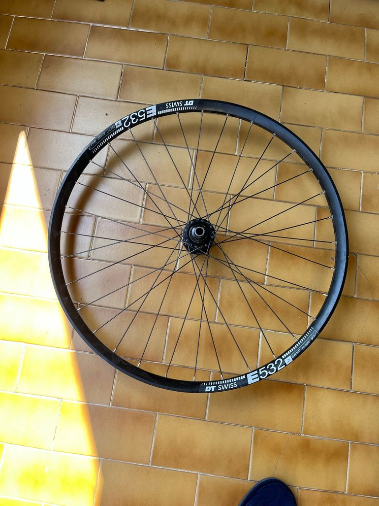 Used Hope dt swiss E532 bike — image 1 of 2