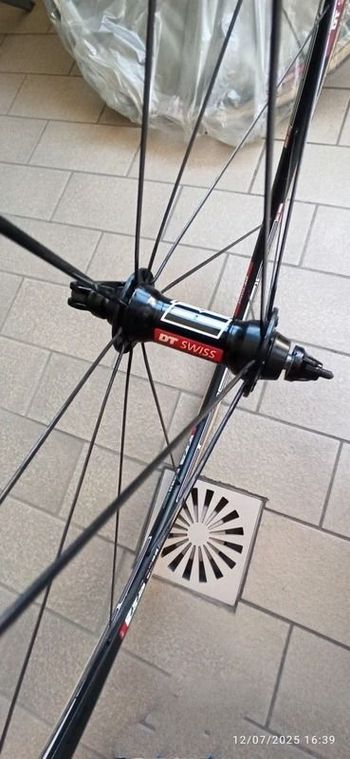 Used Dt Swiss R1700 Spline Wheelset bike — image 2 of 5