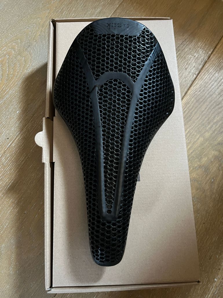 Used Fizik VENTO Argo 00 Adaptive 150 mm Noir 2025 bike — image 1 of 12