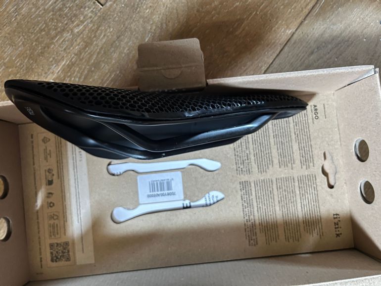Used Fizik VENTO Argo 00 Adaptive 150 mm Noir 2025 bike — image 4 of 12
