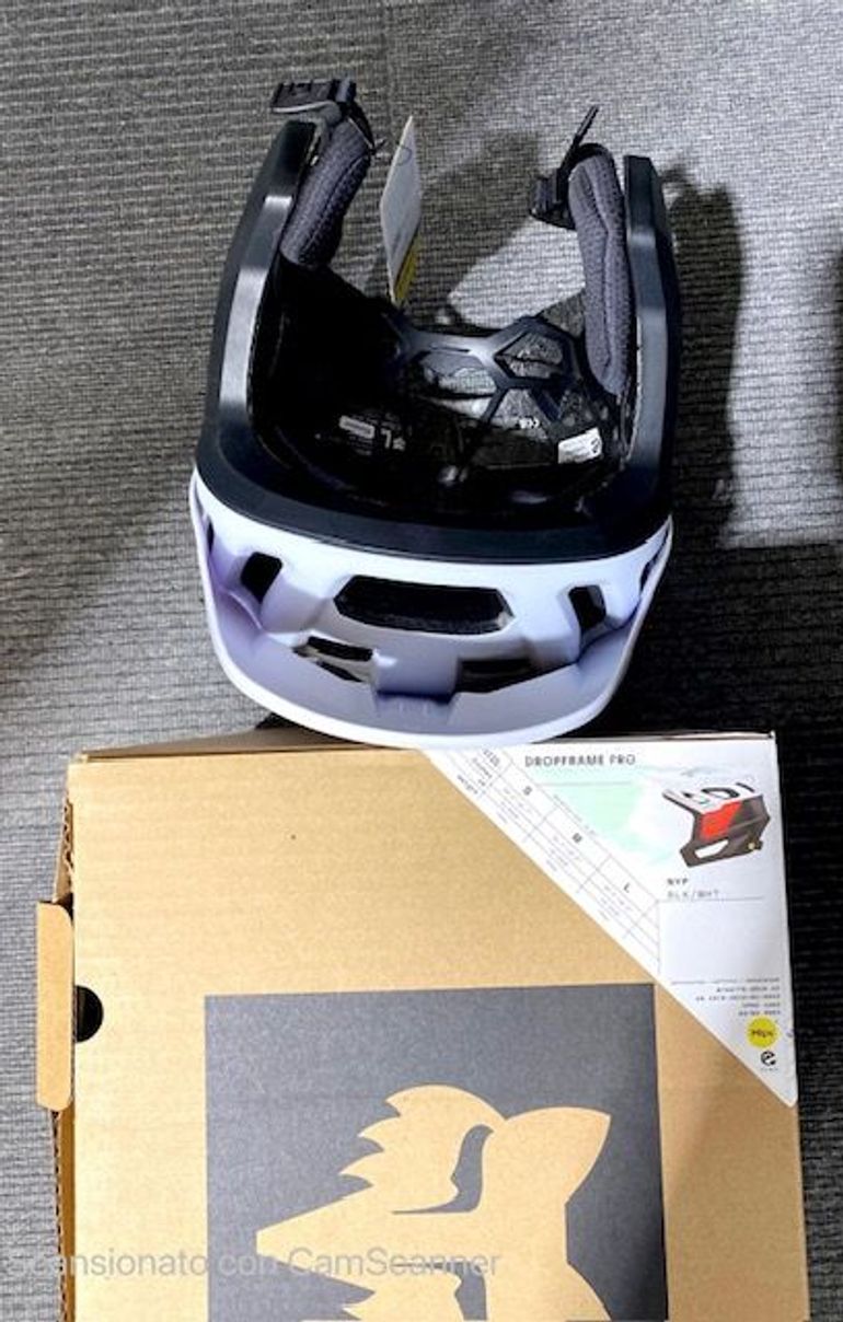 Used Fox Racing Dropframe Pro Helmet 2025 bike — image 4 of 4