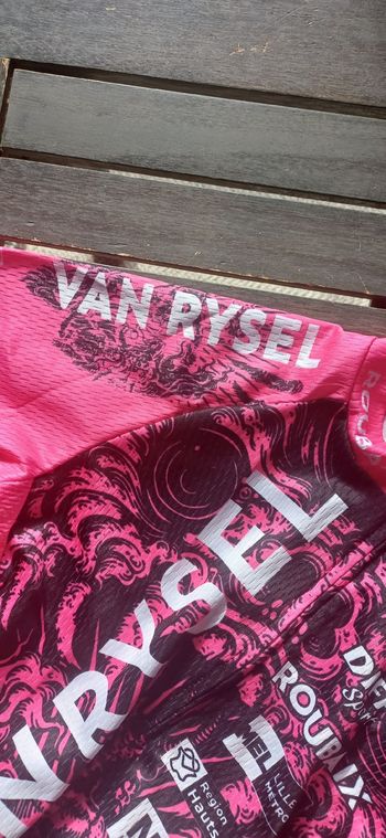 Used Van Rysel Maillot Cyclisme roubaix 2026 bike — image 4 of 6
