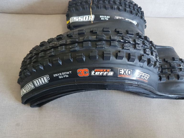 Used Maxxis MINION 29x2.50 WT / AGGRESSOR 29x2,30 bike — image 3 of 4