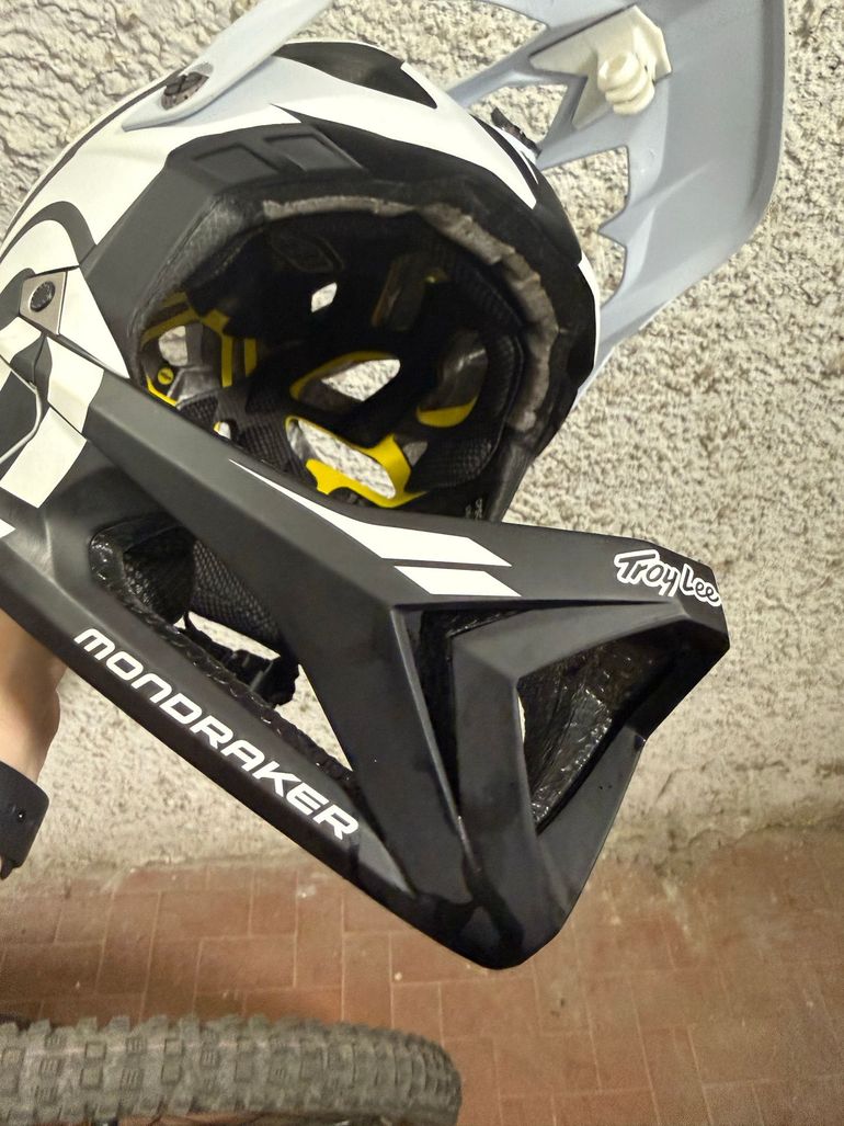 Used Troy Lee Designs Stage MIPS Helmet 2025 bike — image 8 of 10