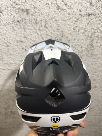 Used Troy Lee Designs Stage MIPS Helmet 2025 bike — image 7 of 10