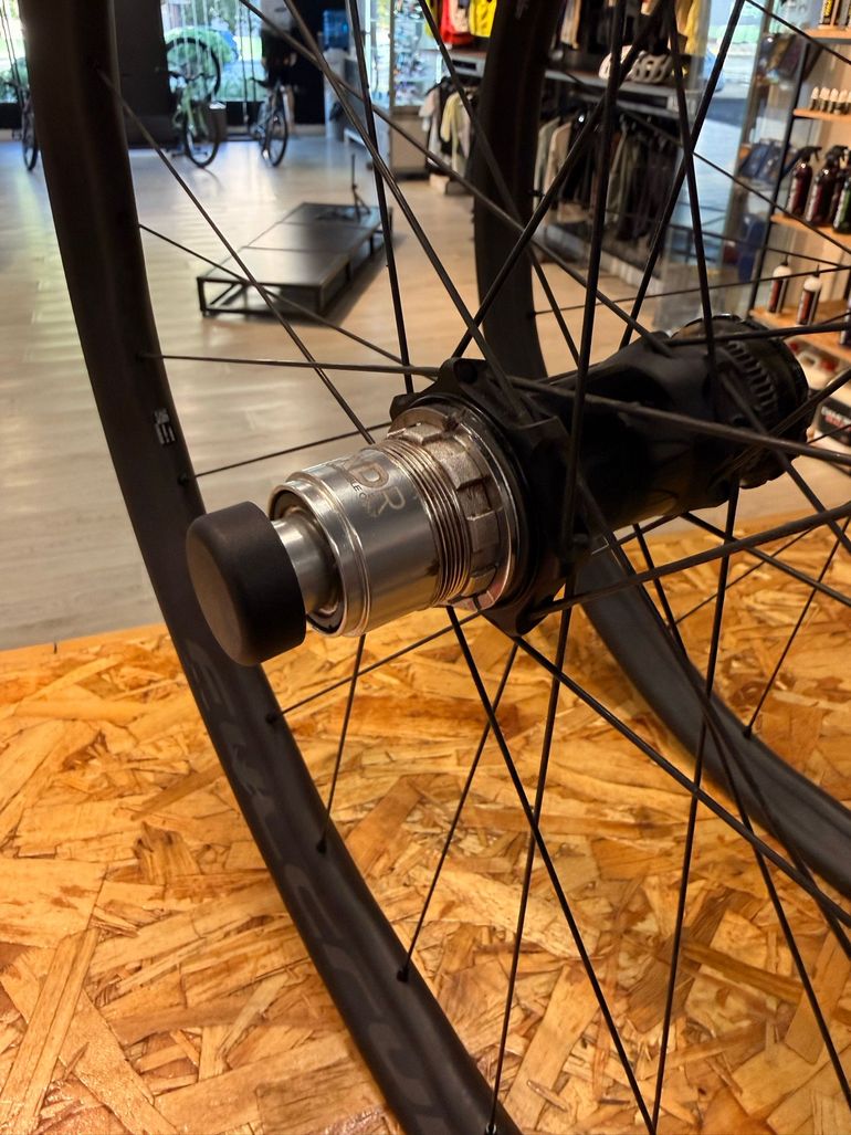 Used Fulcrum Metal Carbon Wheelset 2026 bike — image 7 of 9