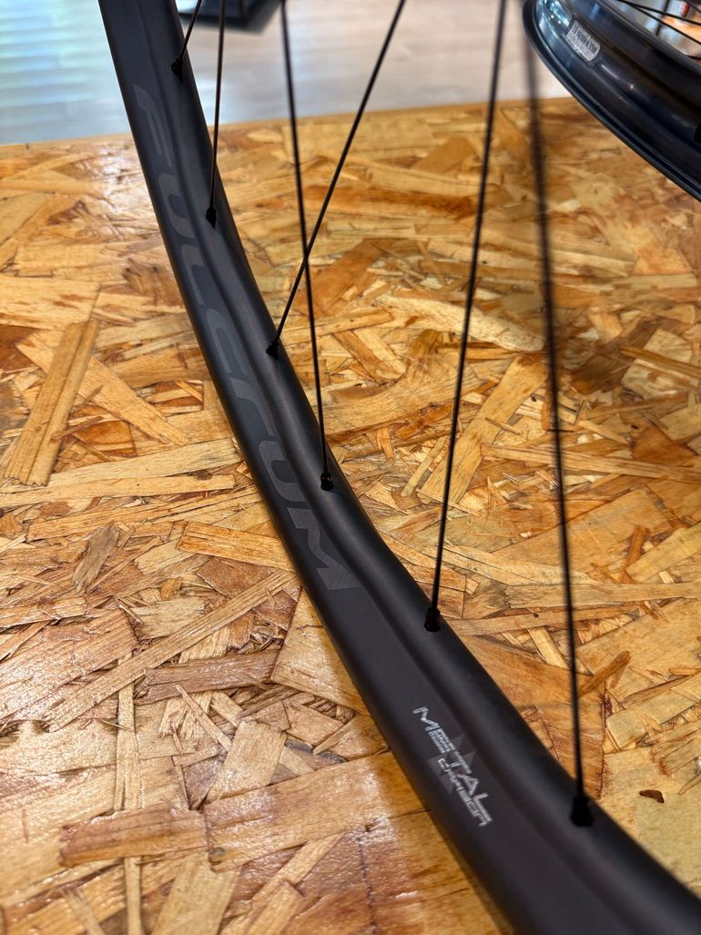 Used Fulcrum Metal Carbon Wheelset 2026 bike — image 5 of 9
